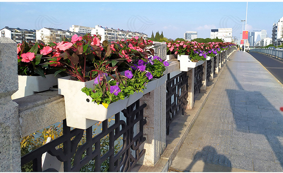 高架橋護(hù)欄花箱